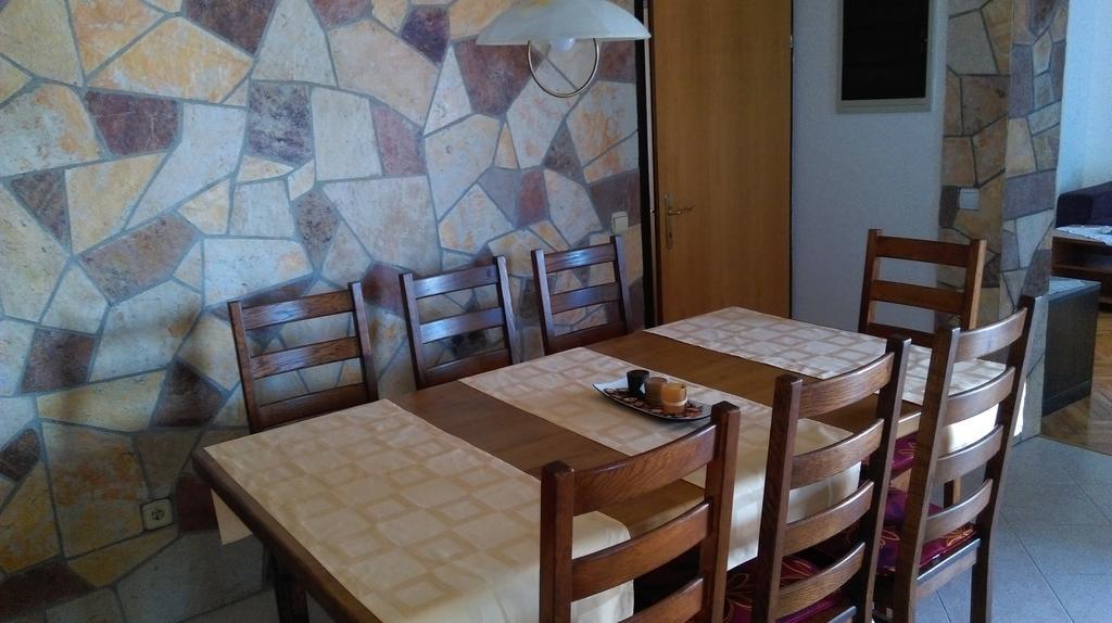 Apartments Mirela โปเรช ภายนอก รูปภาพ
