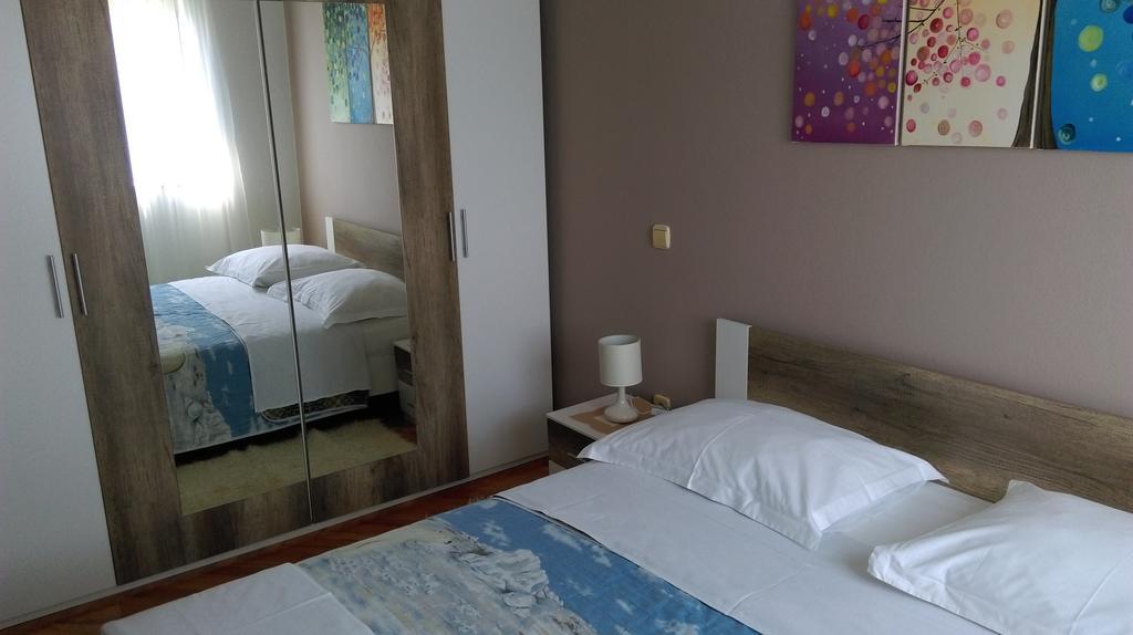 Apartments Mirela โปเรช ภายนอก รูปภาพ