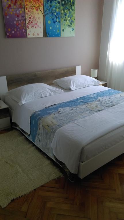 Apartments Mirela โปเรช ภายนอก รูปภาพ